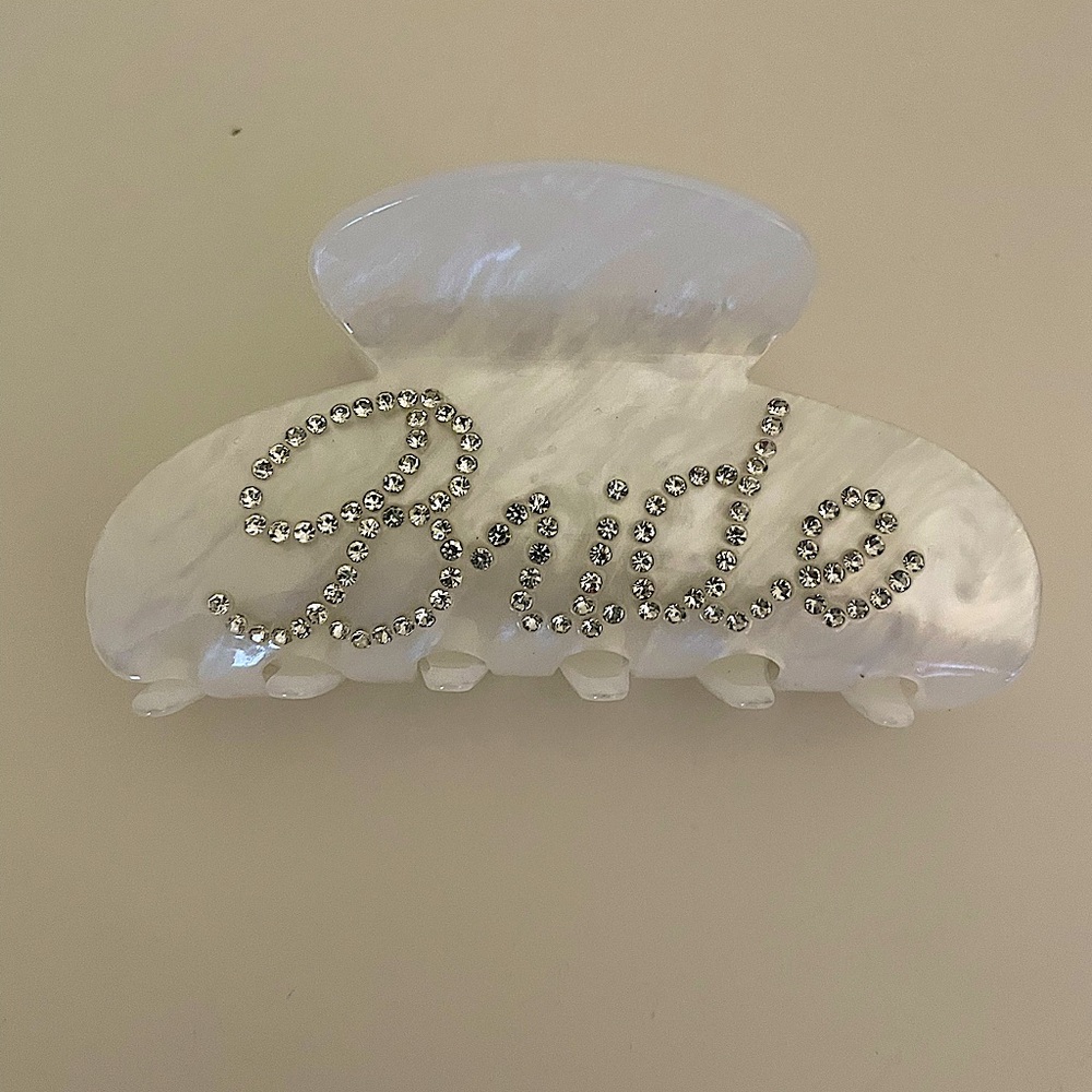 White bride claw hair clip